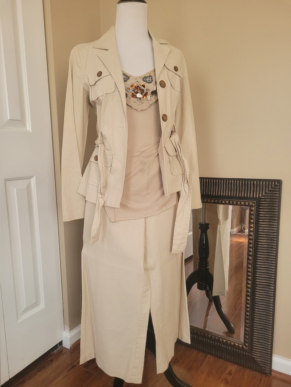 Linen Capri Pantsuit w/ Matching Shirt